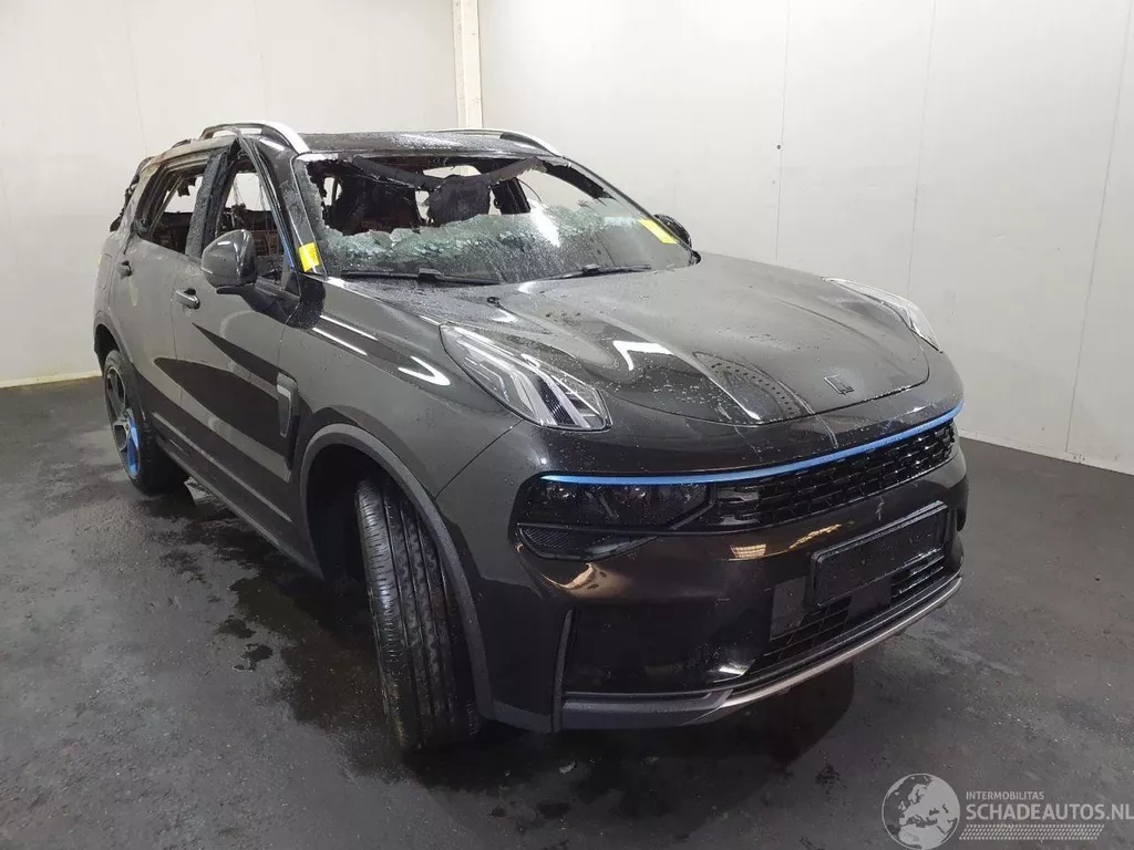 Lynk &amp; Co 01