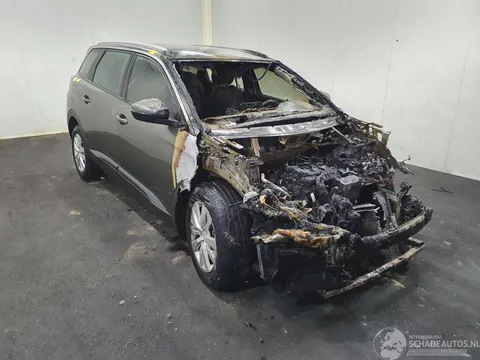 Peugeot 5008 P87E