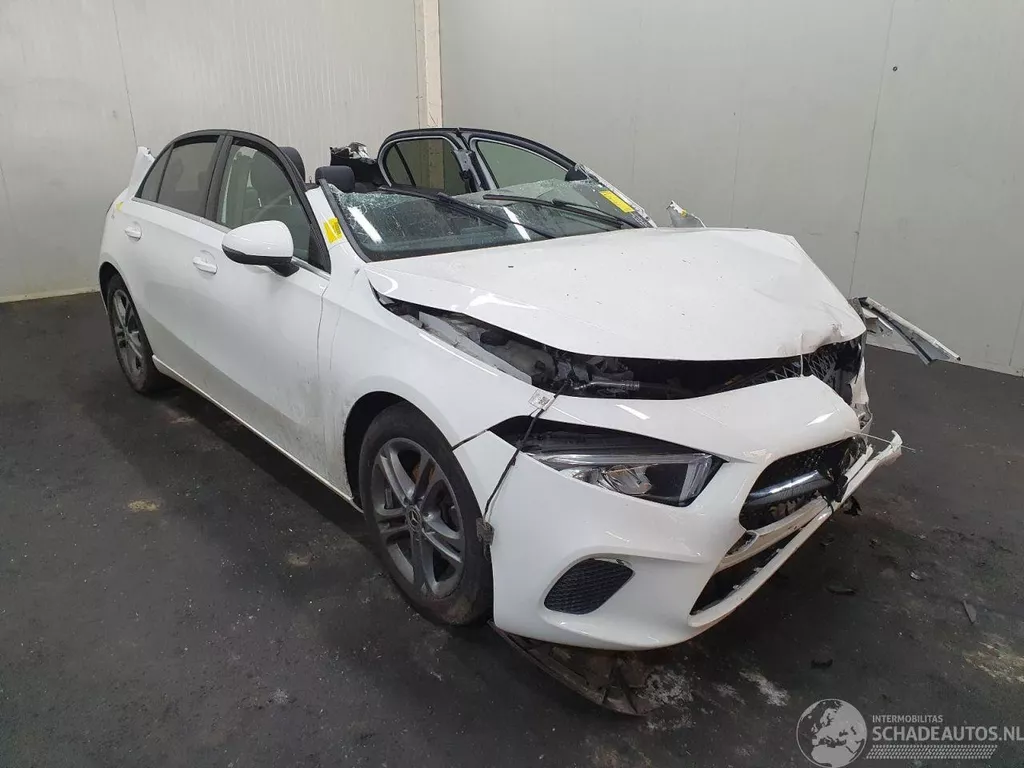 Mercedes-Benz A-Klasse 177 A160 Avantgarde